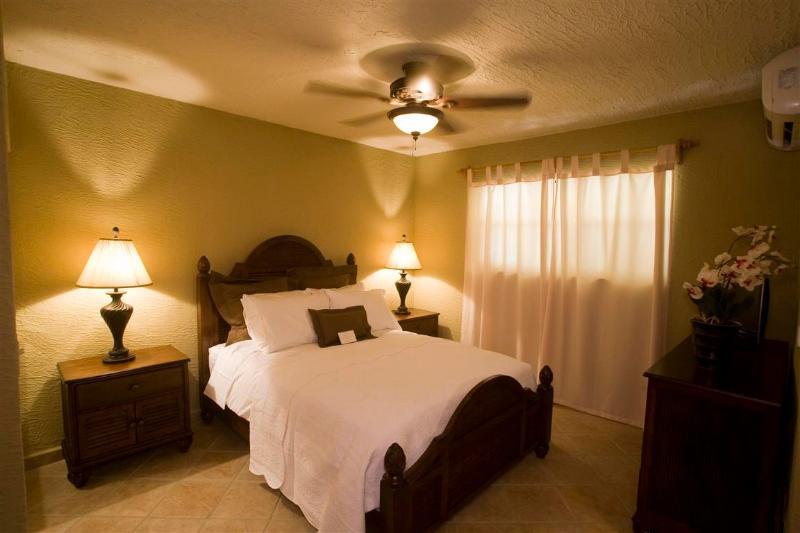 Clarion Suites Roatan At Pineapple Villas French Harbour Luaran gambar
